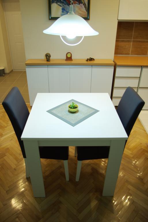 Square Studio Apartment Ni Buitenkant foto