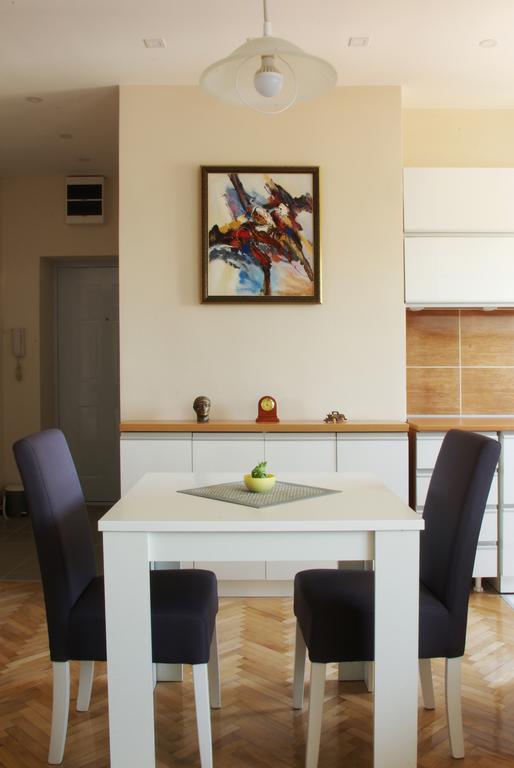 Square Studio Apartment Ni Buitenkant foto