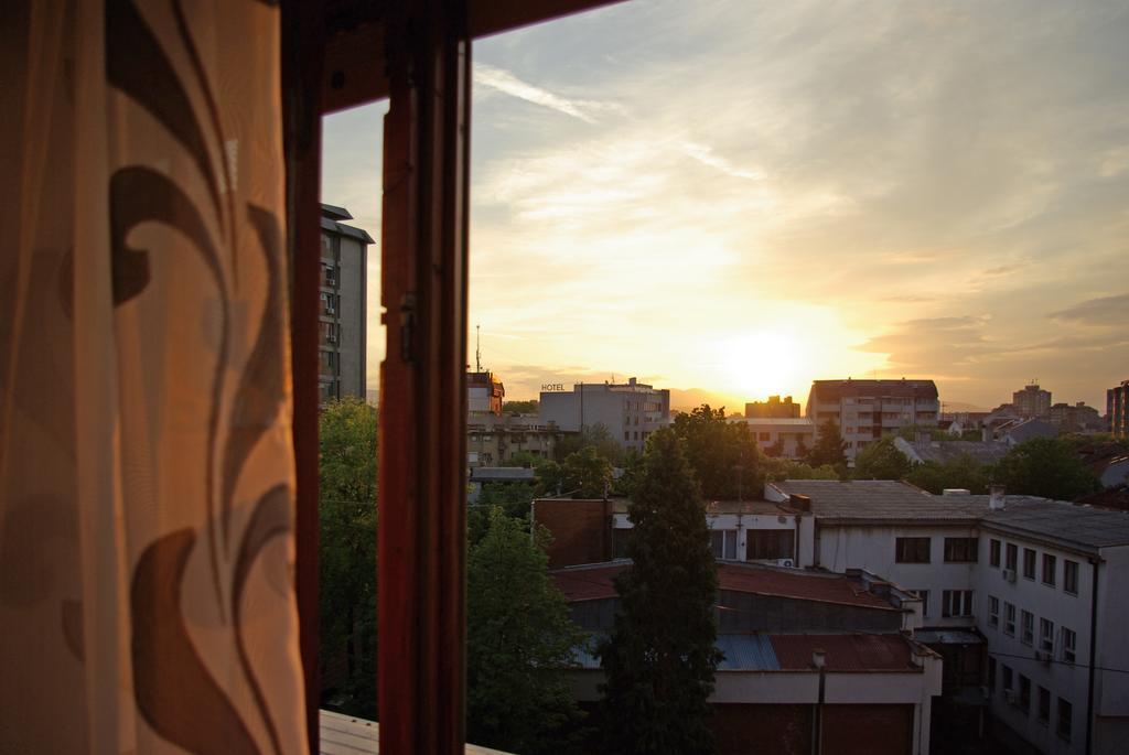 Square Studio Apartment Ni Buitenkant foto