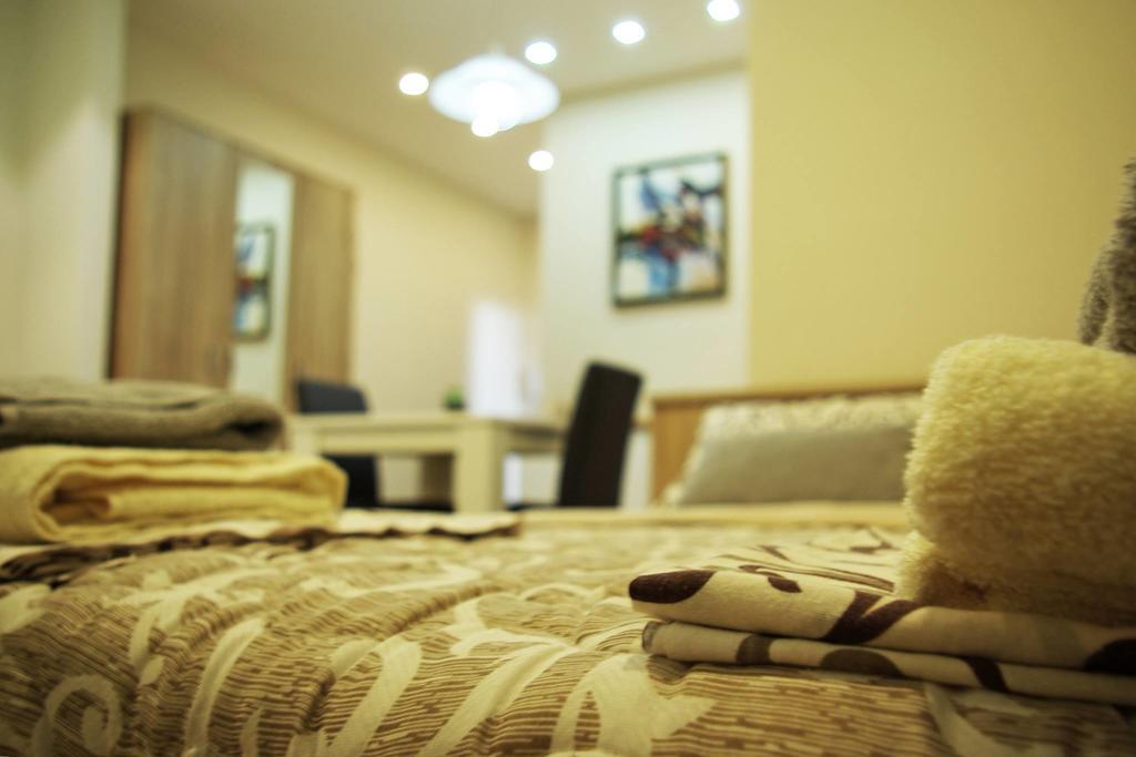 Square Studio Apartment Ni Buitenkant foto